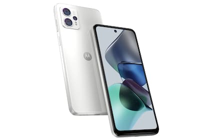 El Moto G13 y el Moto G23 tienen pantallas de 6,5 pulgadas, chips Mediatek Helios G85, y baterías de 5000 mAh; la diferencia está en las cámaras y en el almacenamiento