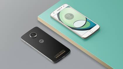El Moto Z Play tiene el mismo perfil que sus hermanos (el Moto Z y el Z Force) y será compatible con sus dos próximas generaciones