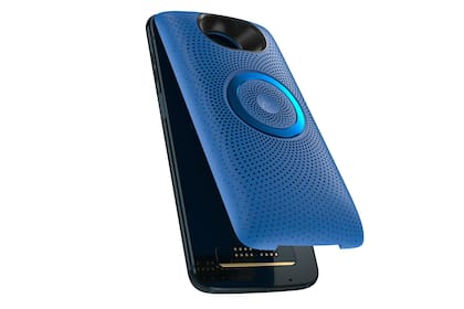 El Moto Z3 Play es compatible con todos los accesorios del mercado para esta línea, como parlantes, baterías externas, el gamepad o el proyector