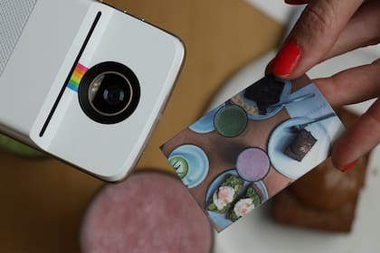 El moto z3 play imprime fotos con su moto mod Polaroid
