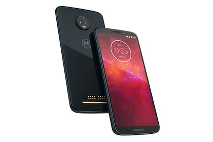 El Moto Z3 Play tiene una pantalla de 6 pulgadas y tanto el frente como el dorso están hechos de vidrio, unidos por un borde de aluminio