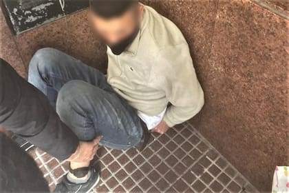 El motochorro detenido durante un robo en Recoleta, que circulaba por las calles aunque tenía una tobillera electrónica para monitorear su prisión domiciliaria