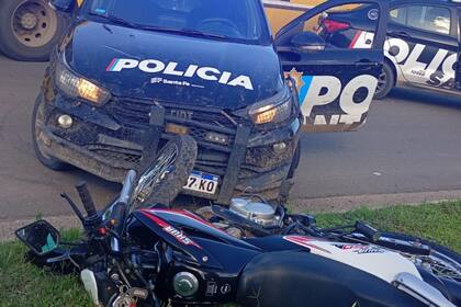 El motociclista de 20 años fue detenido tras evadir un control policial en Rosario