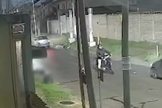 Atropelló y mató a una mujer de 66 años, levantó la moto y huyó: buscan videos y testigos para identificarlo