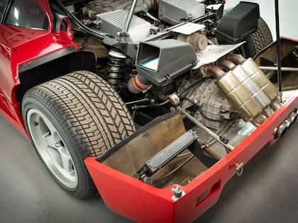 El motor original recibió dos turbocompresores especiales IHI y un sistema de escape más liviano