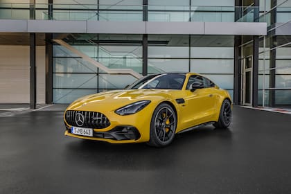 El motor utiliza un turbocompresor eléctrico, una solución que Mercedes-AMG vincula con la tecnología empleada por el equipo de Fórmula 1