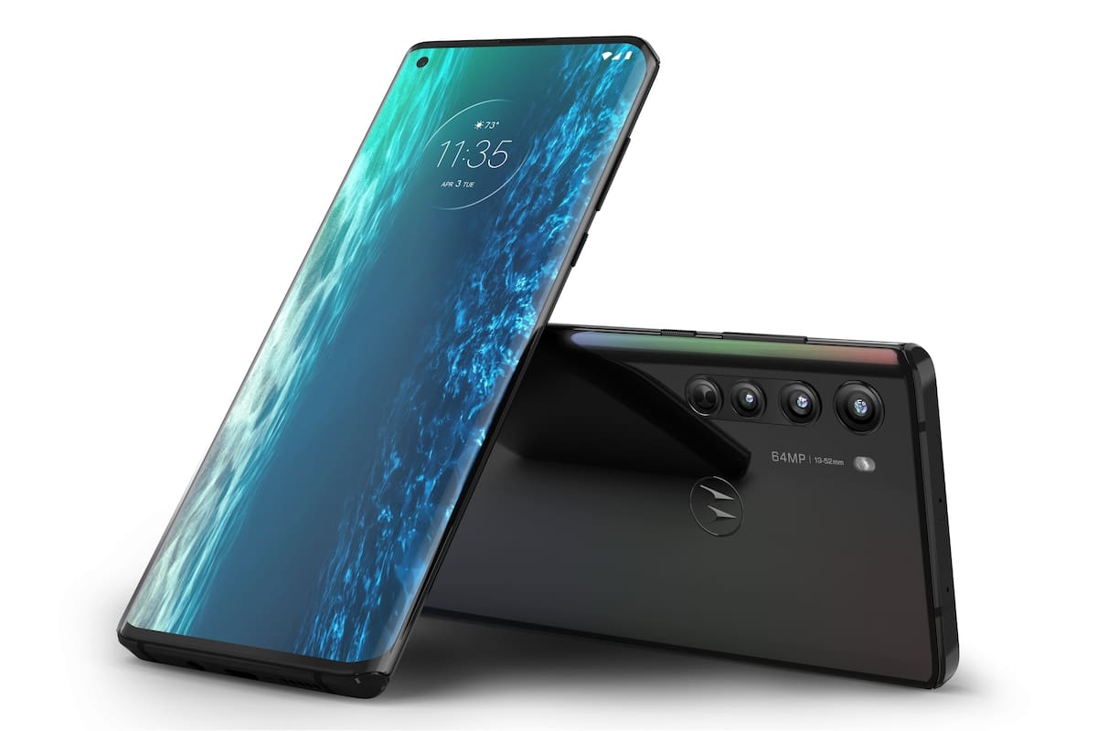 El Motorola Edge tiene una pantalla con tasa de refresco de 90 Hz, que mejora cómo se ven los movimientos, sobre todo en juegos