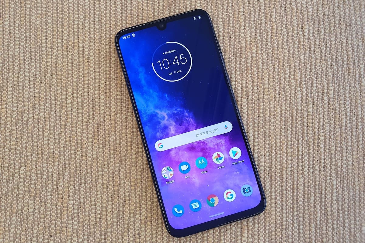 El Motorola One Zoom tiene una pantalla de 6,4 pulgadas y un procesador Snapdragon 675