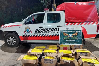 El móvil de bomberos utilizado para transportar las 12 cajas de cocaína