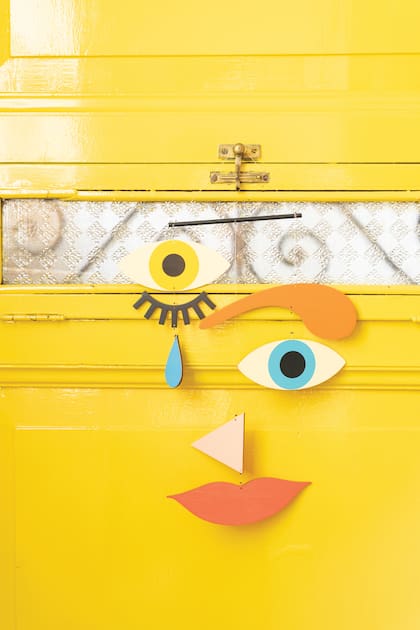 El móvil de la puerta lo compró en un viaje.