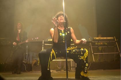 El movimiento de la palma de la mano es marca registrada del músico cordobés