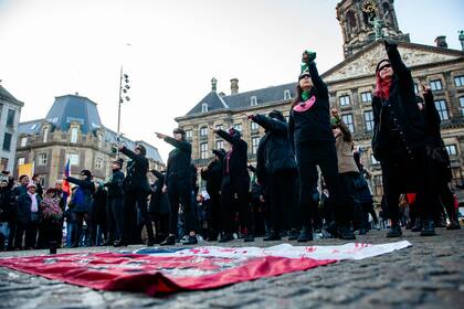 El movimiento estableció un fuerte mensaje que se expandió a nivel global: "Y la culpa no era mía, ni dónde estaba ni cómo vestía... el violador eres tú”