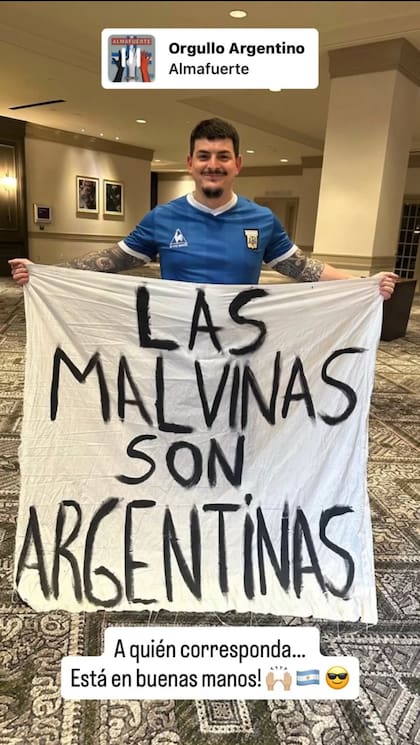 El mozo de la selección mostró que la bandera había llegado al hotel y tranquilizó a su creador: "Está en buenas manos"