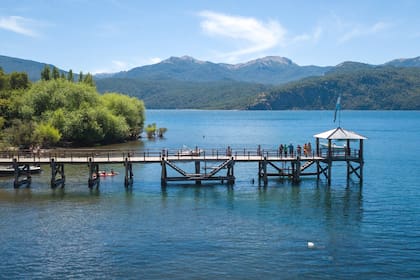 El muelle de Villa Quila Quina, donde se llega después de una plácida navegación