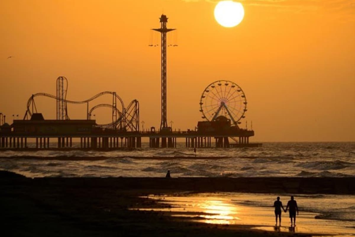 El Muelle Histórico de Galveston Island es un muelle de entretenimiento bordeado de atracciones