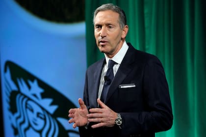 El multimillonario Howard Schultz anuncia que está "considerando seriamente" presentarse como candidato independiente centrista a las elecciones de 2020