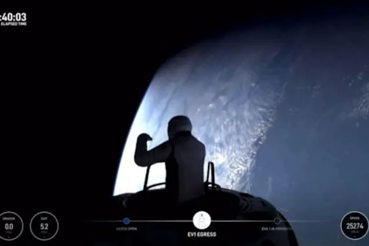 El multimillonario Jared Isaacman y la ingeniera Sarah Gillis realizaron este jueves la primera caminata espacial comercial de la historia