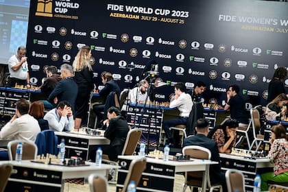 El Mundial de ajedrez, que se desarrolla en Bakú, tiene 128 jugadores masculinos y 128 femeninas; la final será el 25 de agosto.