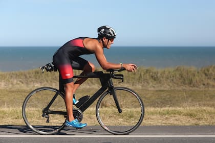 El Mundial de Ironman consiste en tramos de natación de casi cuatro kilómetros, de ciclismo de 180, y de running 42