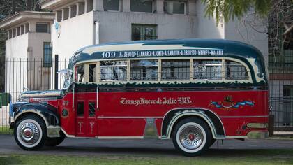 El mundo íntimo del colectivo bajo la lupa de un joven historiador porteño
