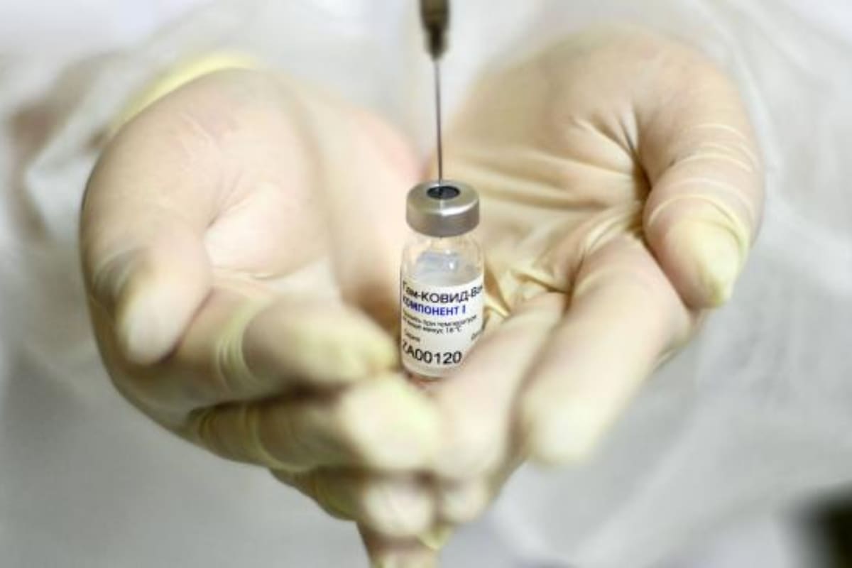 El mundo tiene ocho vacunas aprobadas, siete autorizadas y más de cien en desarrollo