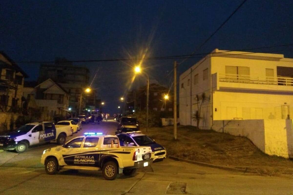 El municipio logró desactivar una fiesta clandestina con casi medio millar de participantes que se desarrollaba en una casa de dos plantas en la zona Sur de la ciudad.