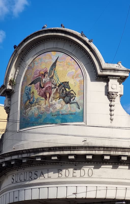 El mural del carro con una figura alada hacía las veces de "logotipo" de la Casa Dell'Acqua.