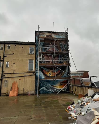El mural del pescador en pleno proceso