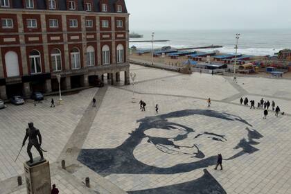 El mural tiene casi 30 metros de diámetro y está en la Plazoleta Almirante Brown