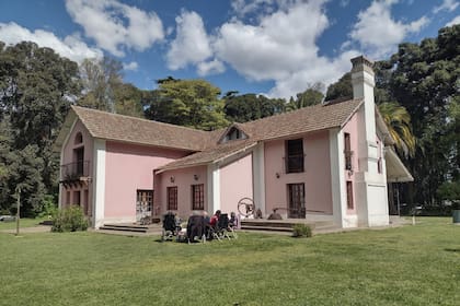 El Museo de las Estancias es una antigua casona, construida en el año 1870 en la “Estancia Santa Narcisa” que hoy es un lugar ideal para conocer más sobre la vida de los pobladores rurales