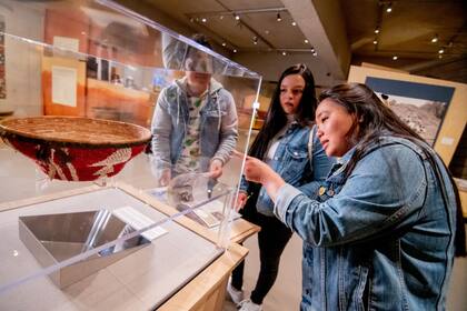 El museo de Oakland en California, informó sobre el robo de más de mil piezas de arte que sucedió el pasado 15 de octubre, pero recientemente se dio a conocer (Facebook/Oakland Museum of California)