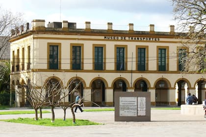 El Museo de Transporte de Luján se creó en el año 1940 y es parte del Complejo Museográfico provincial Enrique Udaondo