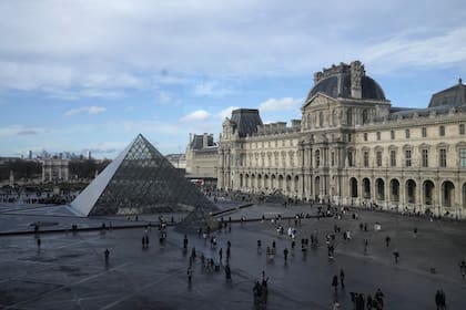 El Museo del Louvre permanecerá cerrado durante todo este domingo.