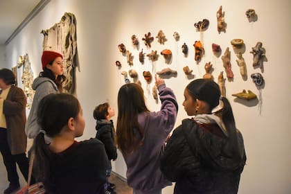 "El museo es un espacio de encuentro", destaca Carolina Pinciroli, cocuradora de la muestra