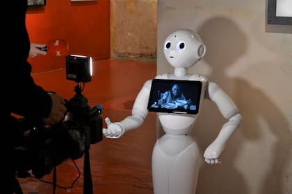 El Museo Europeo de Arte Moderno (MEAM) de Barcelona incorporó a Pepper, el primer robot guía en España, diseñado para acompañar a los visitantes e interactuar con ellos a través de la voz o de la pantalla táctil que lleva incorporada.