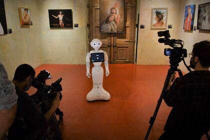 El Museo Europeo de Arte Moderno (MEAM) de Barcelona incorporó a Pepper, un robot guía que interactua con los visitantes a través de la voz y de una pantalla táctil