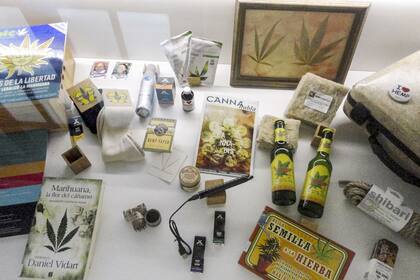 El museo exhibe elementos relacionados con el cultivo y el uso medicinal y recreativo.