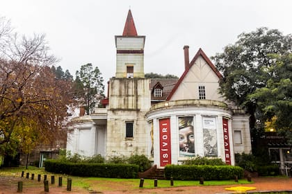 Frente al Rosedal se halla uno de los museos más hermosos de la ciudad de Buenos Aires: el Sívori