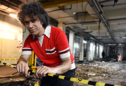 El músico admirado por Capusotto presenta Todos hablan, nadie escucha