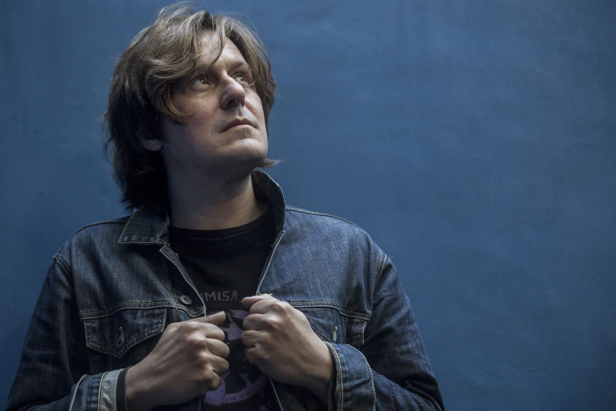 El músico español acaba de editar un nuevo disco, Violética, y de paso por Buenos Aires habló sobre sus bases musicales y filosóficas