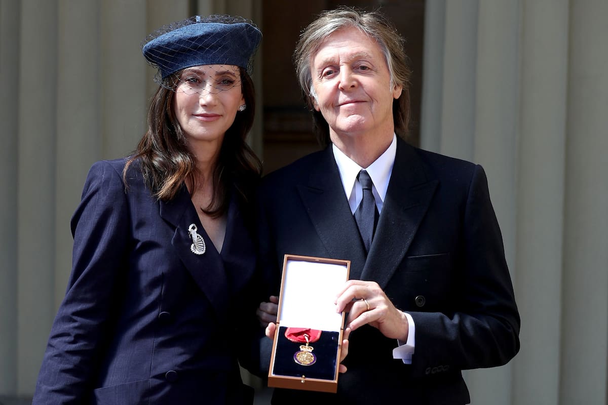 El músico fue condecorado por su contribución al mundo de la música