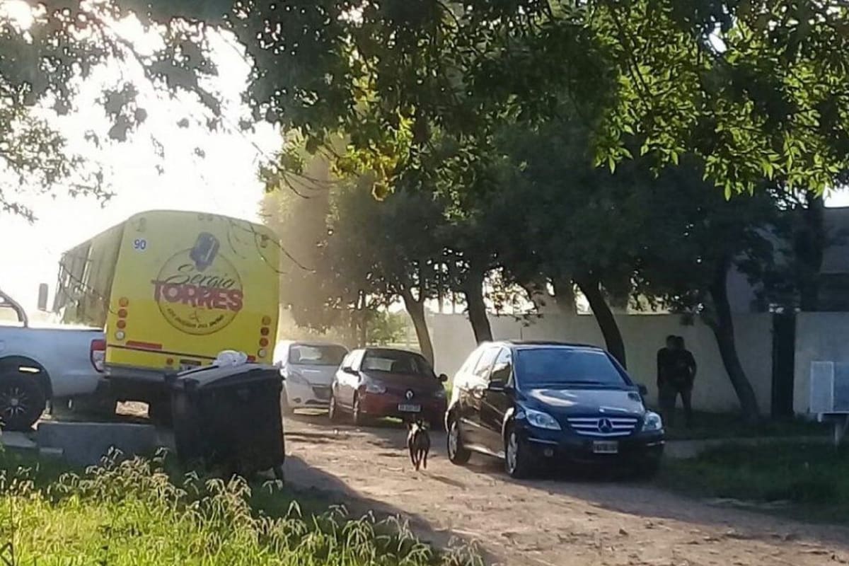 El músico Sergio Torres tocó durante la mañana en el cumpleaños del hijo de Pájaro Cantero.