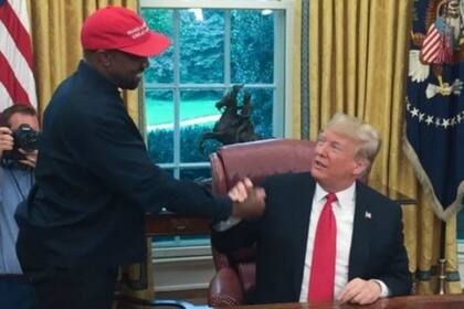 El músico sorprendió al presidente de Estados Unidos con un monólogo de diez minutos y luego ambos se abrazaron