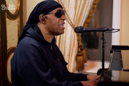 Todo lo recaudado con estas dos nuevas canciones serán destinadas a laorganización estadounidense Feeding America, red que abastecen a unos 46 millones de personas necesitadas.