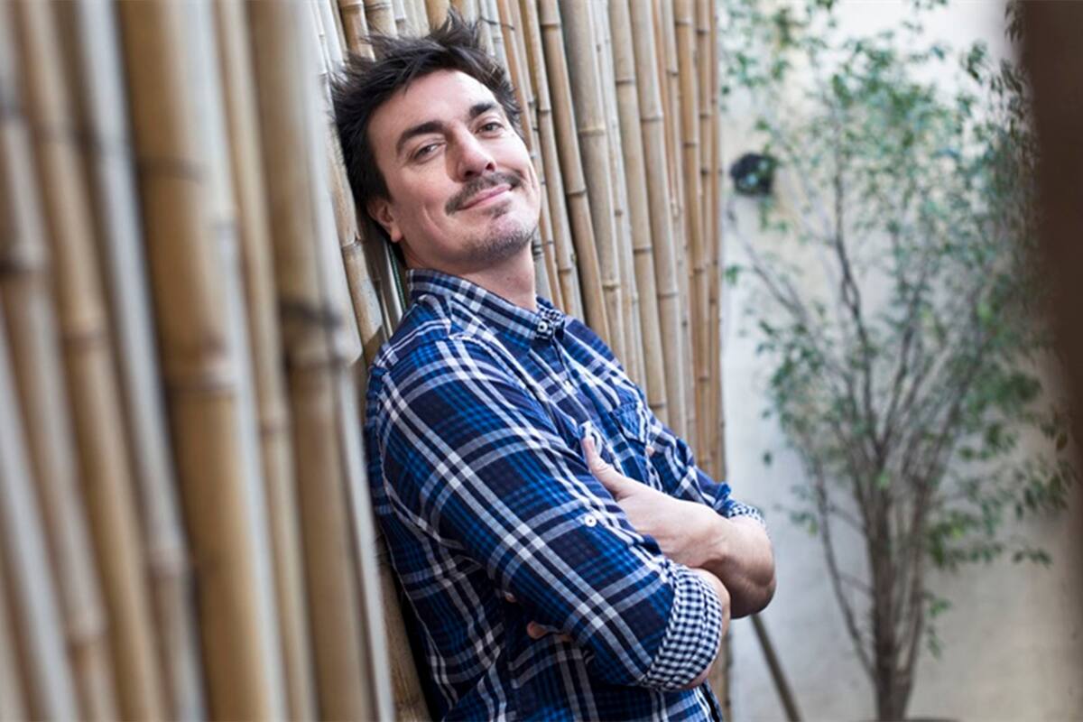 El músico y astrólogo dio un paso al costado del programa de Blue FM luego de que una mujer lo acusara de manera anónima