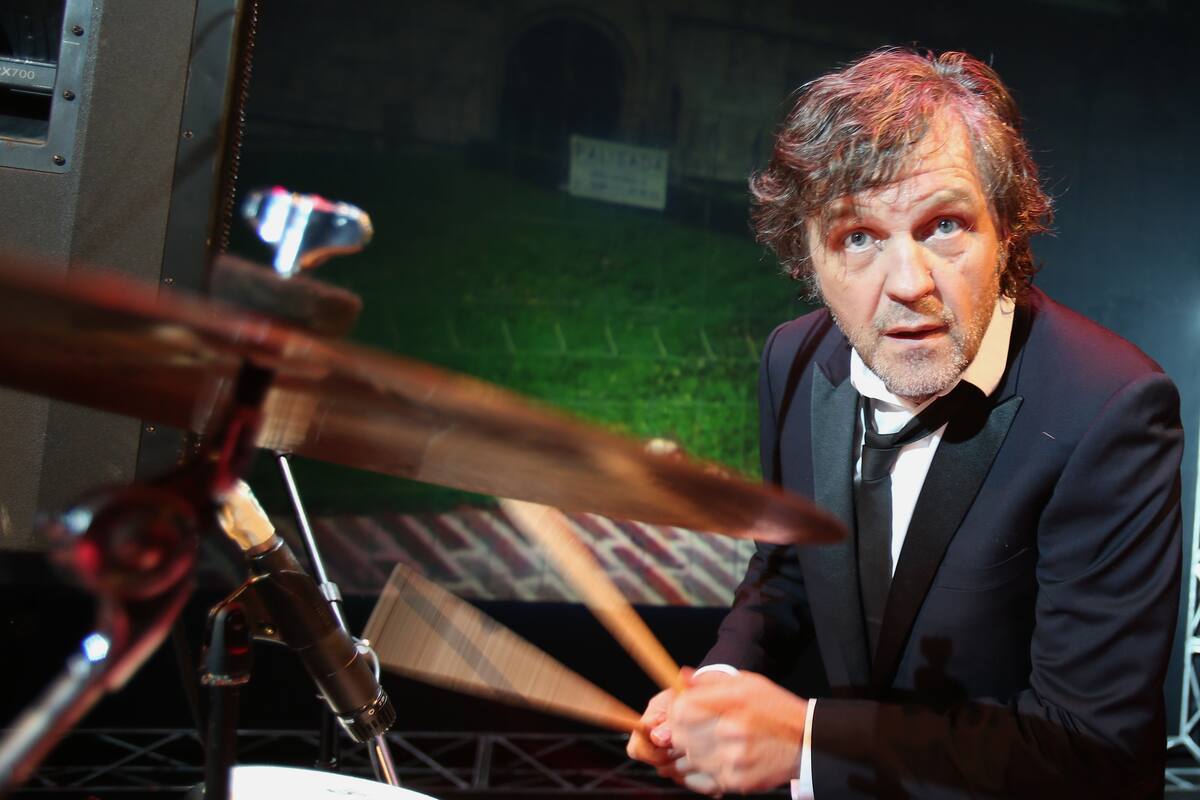 El músico y cineasta serbio Emir Kusturica se presentará este sábado en el teatro Vorterix