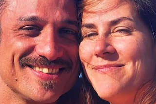 El apasionado beso de Daniel Osvaldo y Daniela Ballester, a días de confirmar su relación