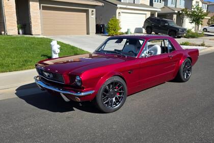 El Mustang fue reconvertido por un mecánico de California, que incluyó componentes de Tesla