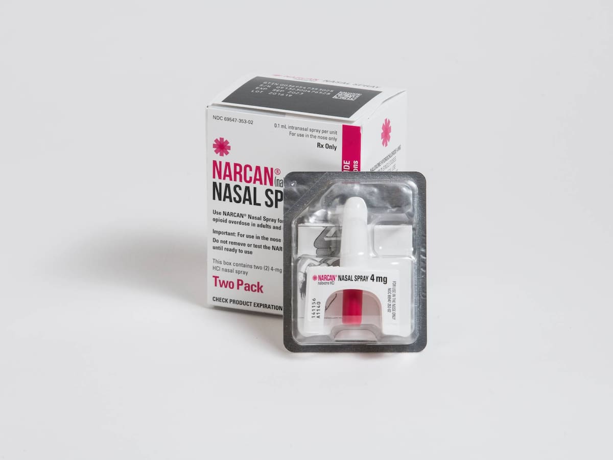 Cómo actúa el Narcan, el primer medicamento sin receta aprobado en EE.UU. para combatir la crisis de sobredosis - LA NACION