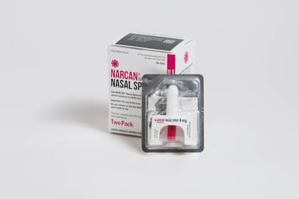 El Narcan se utiliza por vía nasal y tiene efecto inmediato en casos de sobredosis con opioides